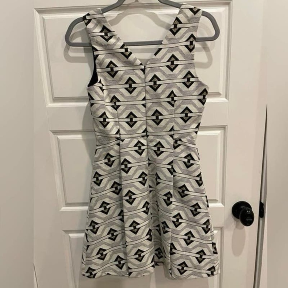 Sugarlips Womens Black White Sleeveless V Neck Cut Out Mini Dress Size Small - Picture 2 of 3